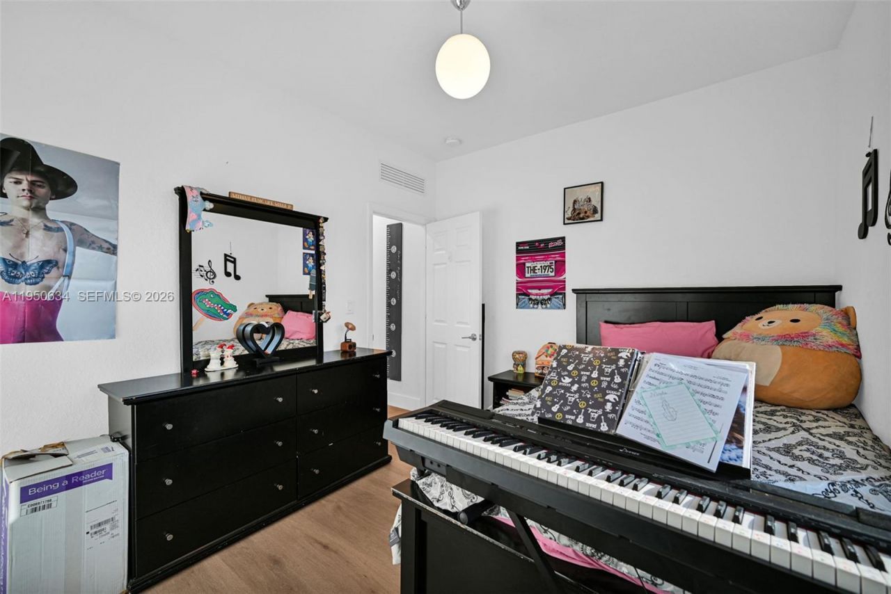 10966 W 35th Way , Hialeah, FL 33018 Photo