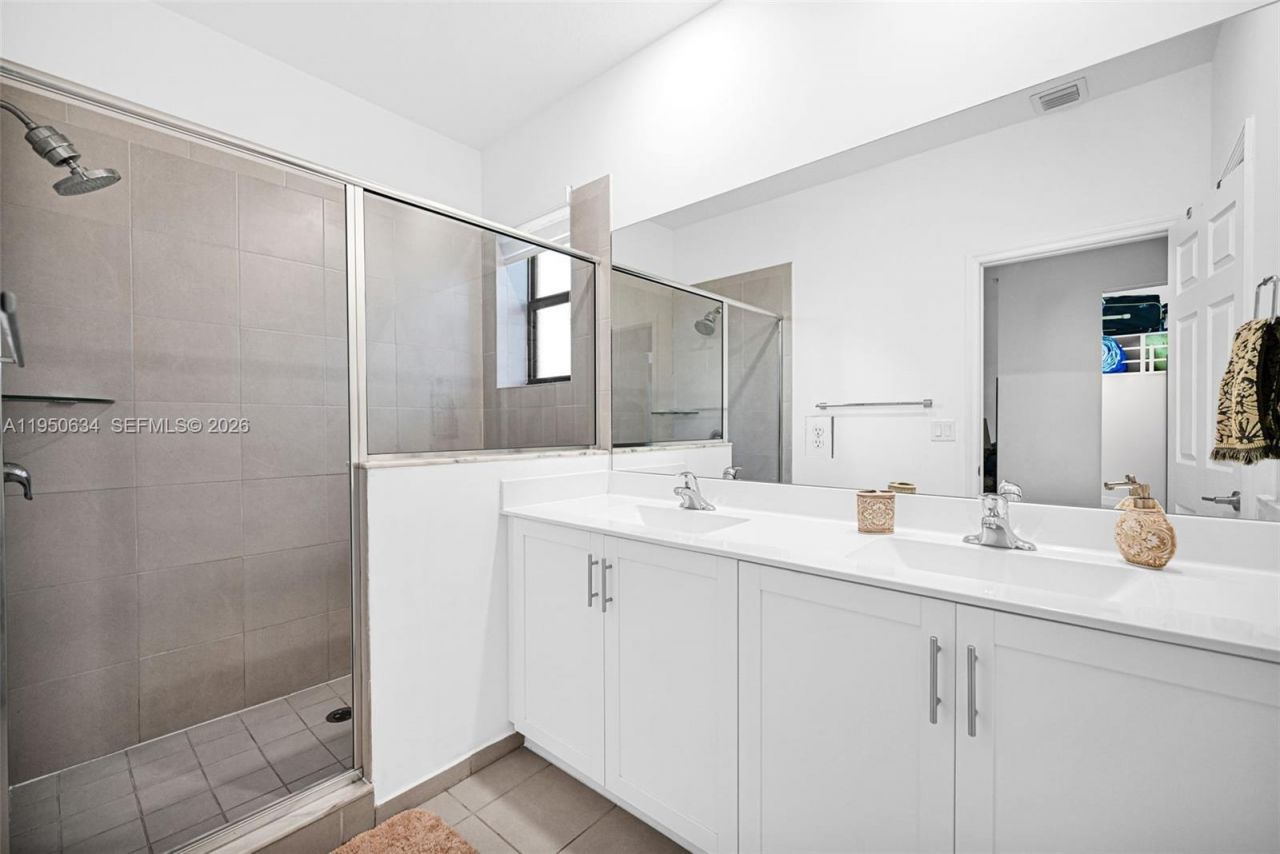 10966 W 35th Way , Hialeah, FL 33018 Photo