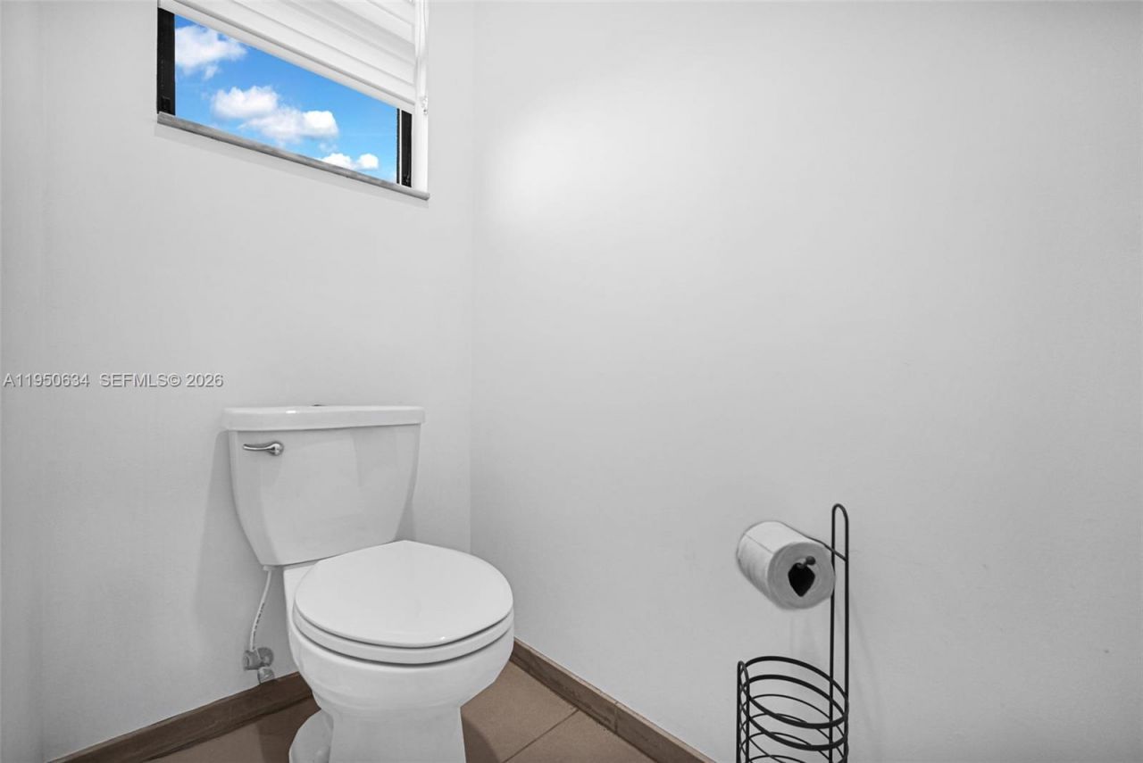 10966 W 35th Way , Hialeah, FL 33018 Photo