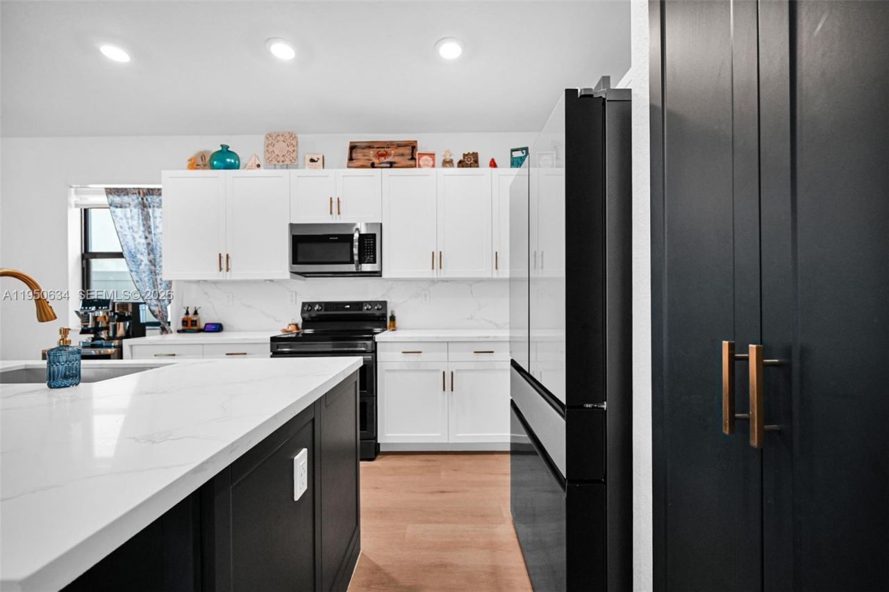 10966 W 35th Way , Hialeah, FL 33018 Photo