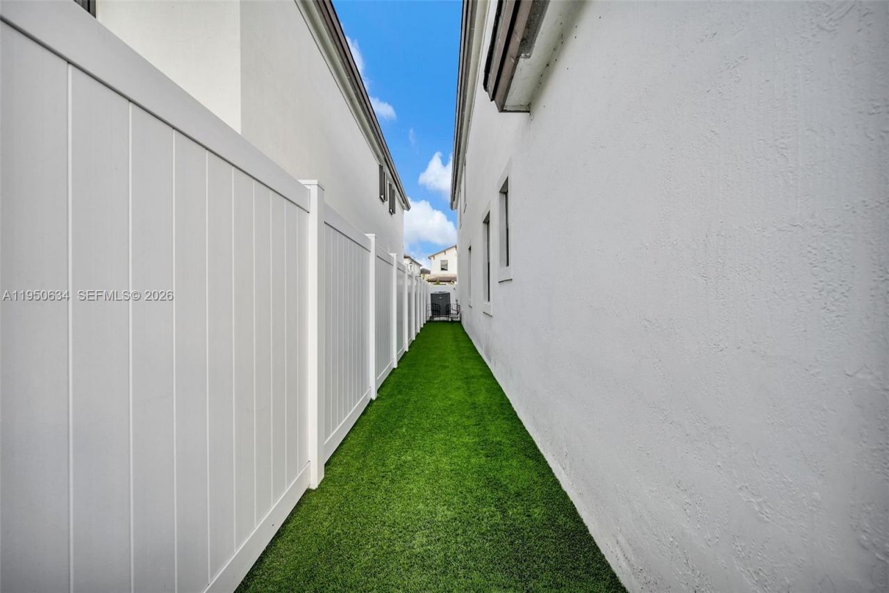 10966 W 35th Way , Hialeah, FL 33018 Photo