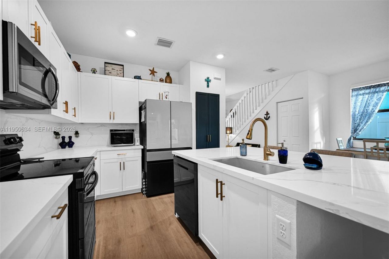 10966 W 35th Way , Hialeah, FL 33018 Photo