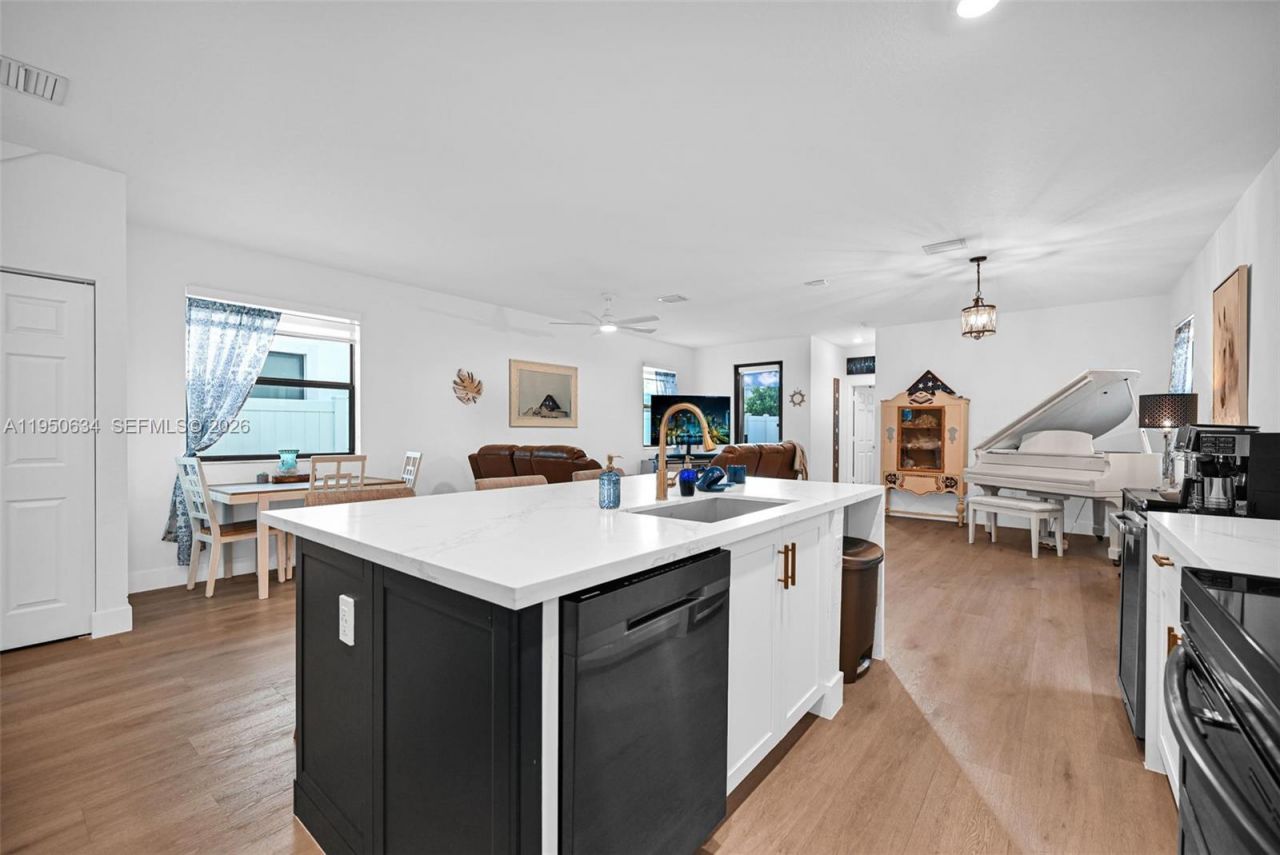 10966 W 35th Way , Hialeah, FL 33018 Photo