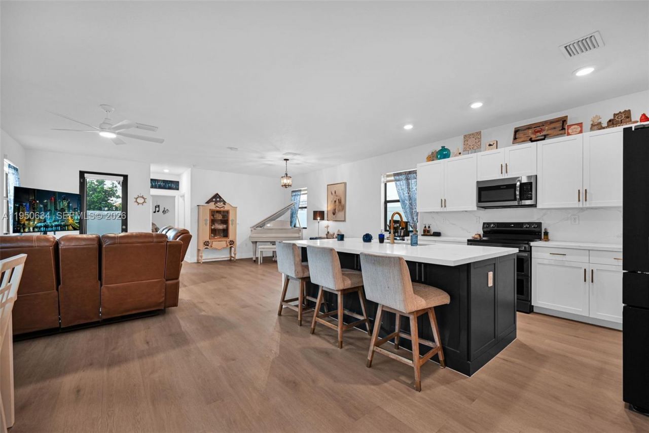 10966 W 35th Way , Hialeah, FL 33018 Photo