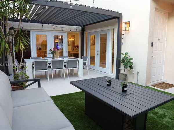 1085 River Birch St , Hollywood, FL 33019