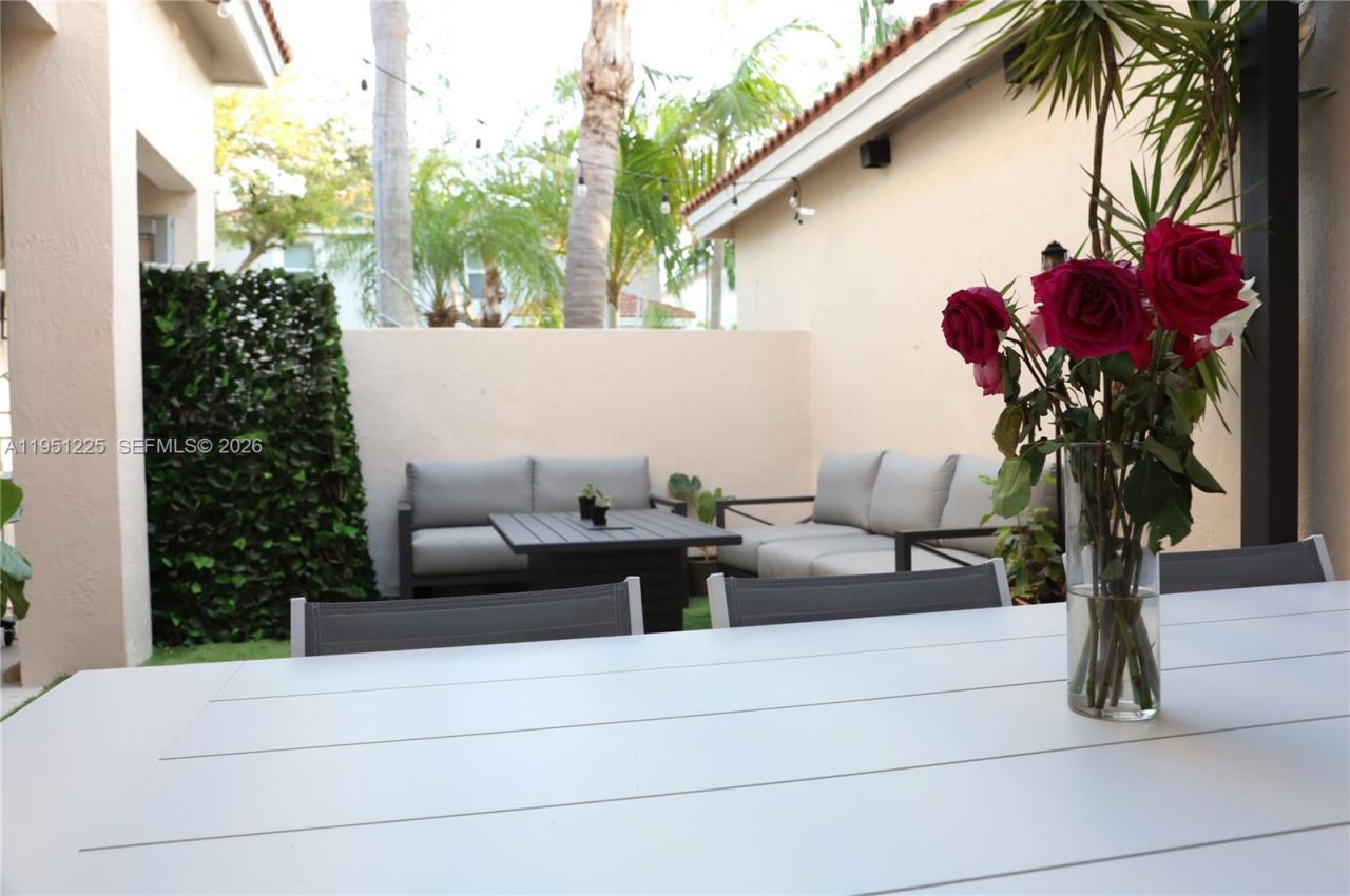 1085 River Birch St , Hollywood, FL 33019 Photo