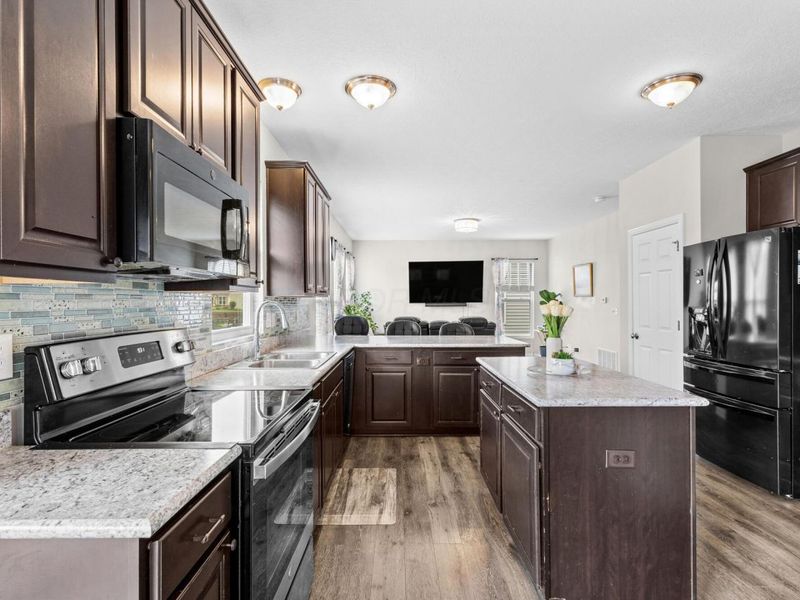 8660 Crooked Maple Drive, Blacklick, OH 43004 Photo 8