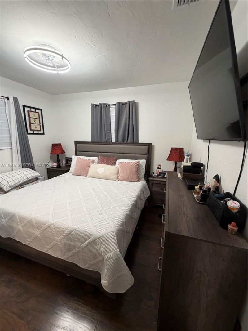 1011 NE 212th Ter, Miami, FL 33179 Photo