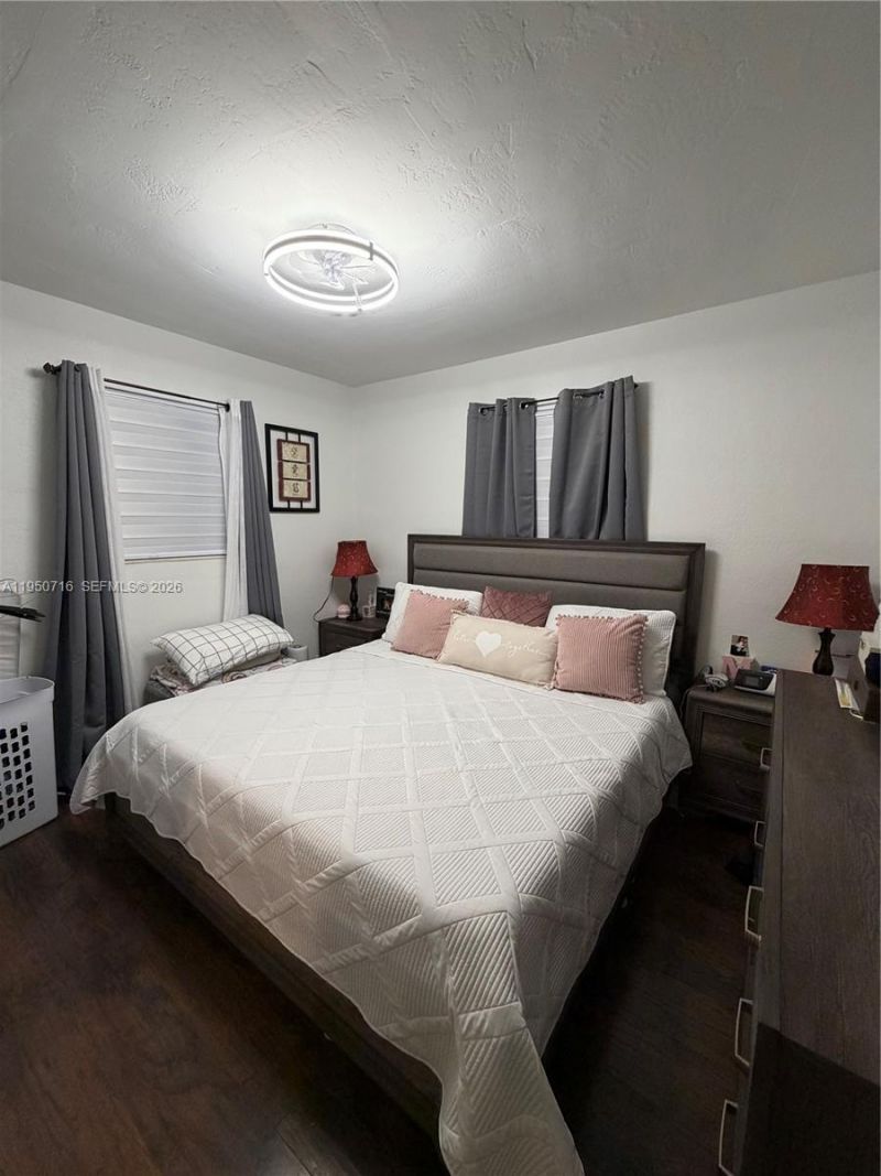 1011 NE 212th Ter, Miami, FL 33179 Photo