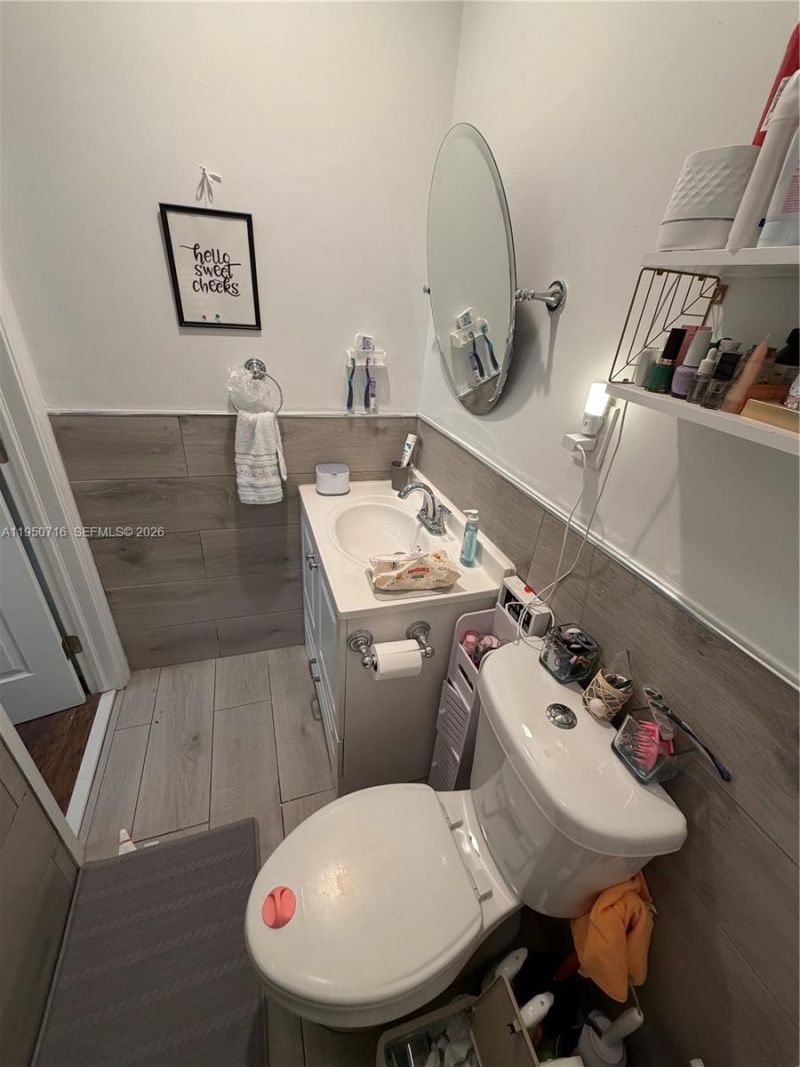 1011 NE 212th Ter, Miami, FL 33179 Photo