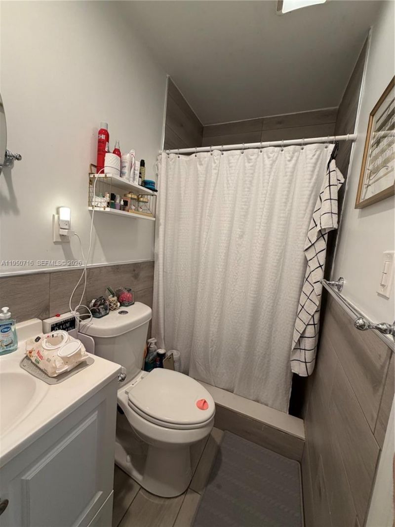 1011 NE 212th Ter, Miami, FL 33179 Photo