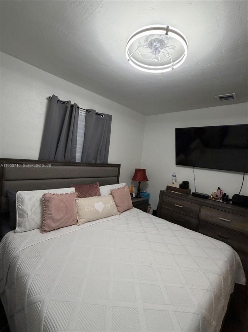 1011 NE 212th Ter, Miami, FL 33179 Photo