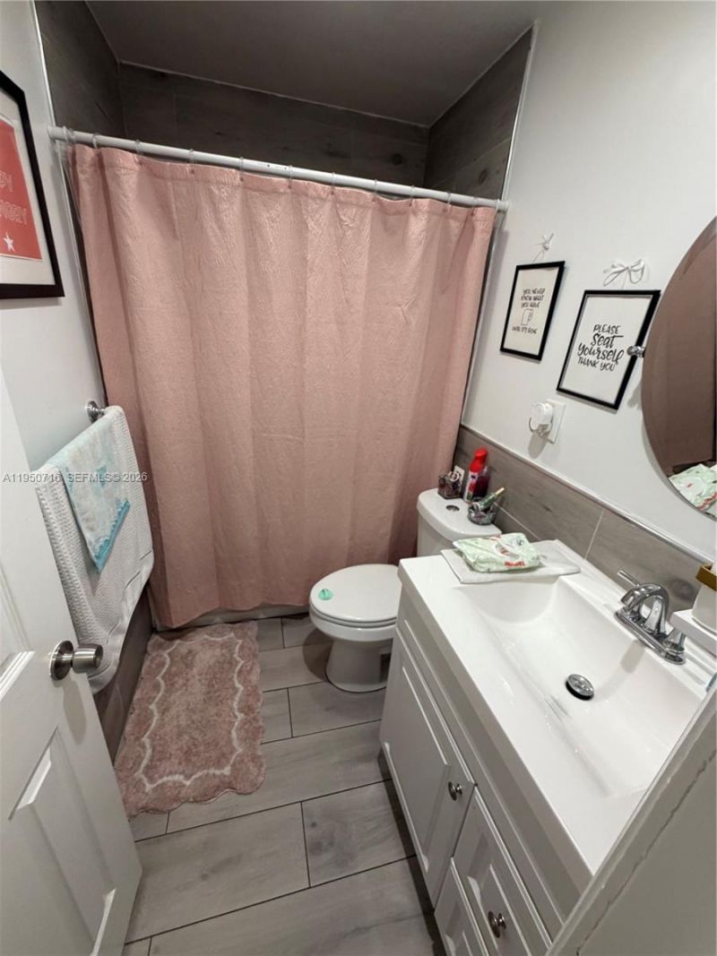 1011 NE 212th Ter, Miami, FL 33179 Photo