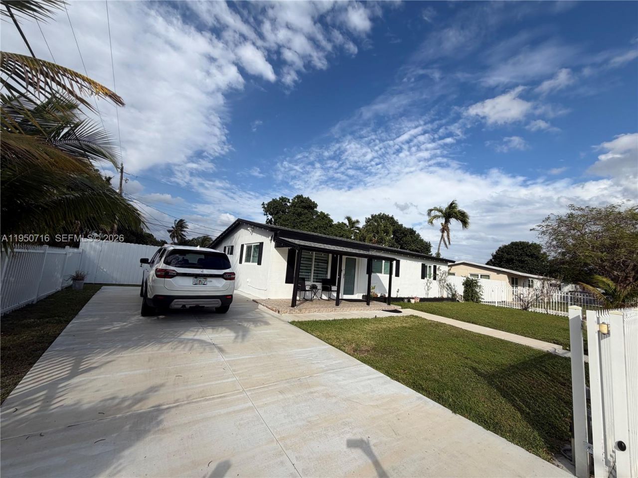 1011 NE 212th Ter, Miami, FL 33179 Photo