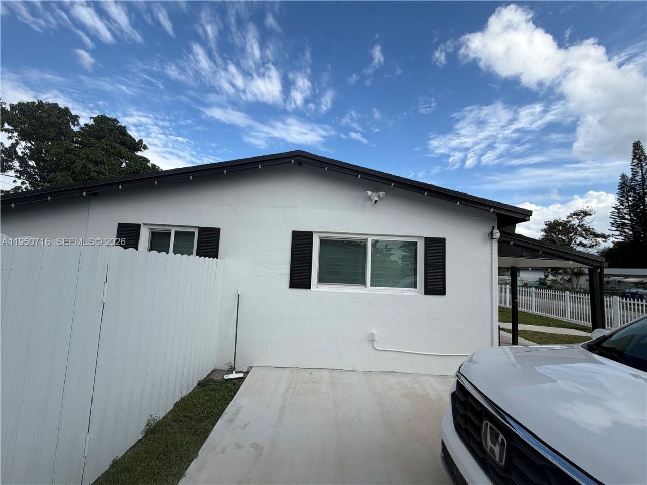 1011 NE 212th Ter, Miami, FL 33179 Photo