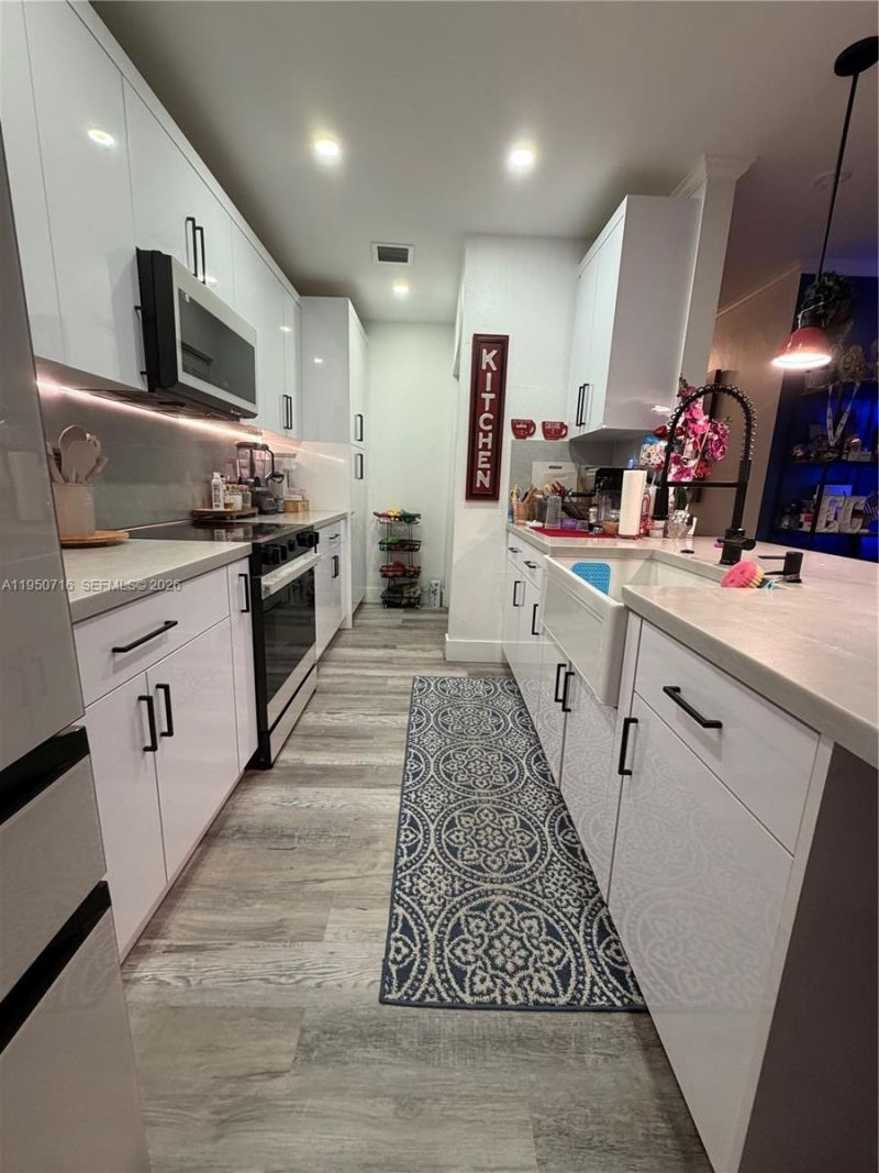 1011 NE 212th Ter, Miami, FL 33179 Photo