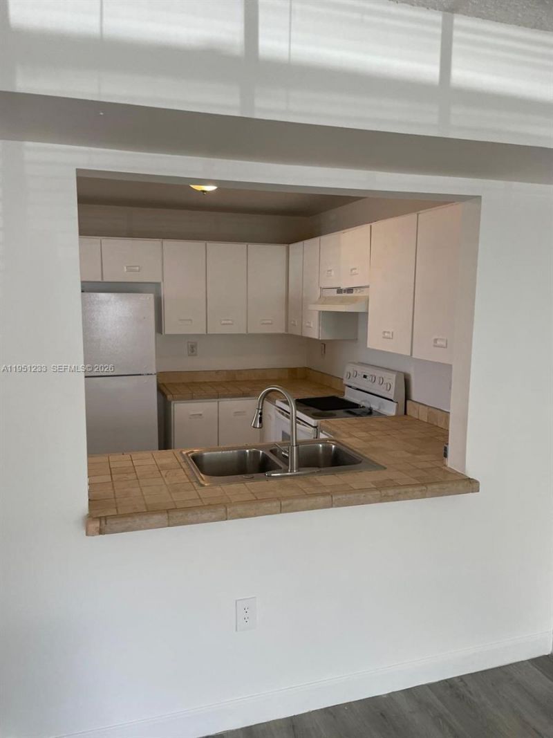 455 NE 210th Cir Ter , Unit 102-18, Miami, FL 33179 Photo