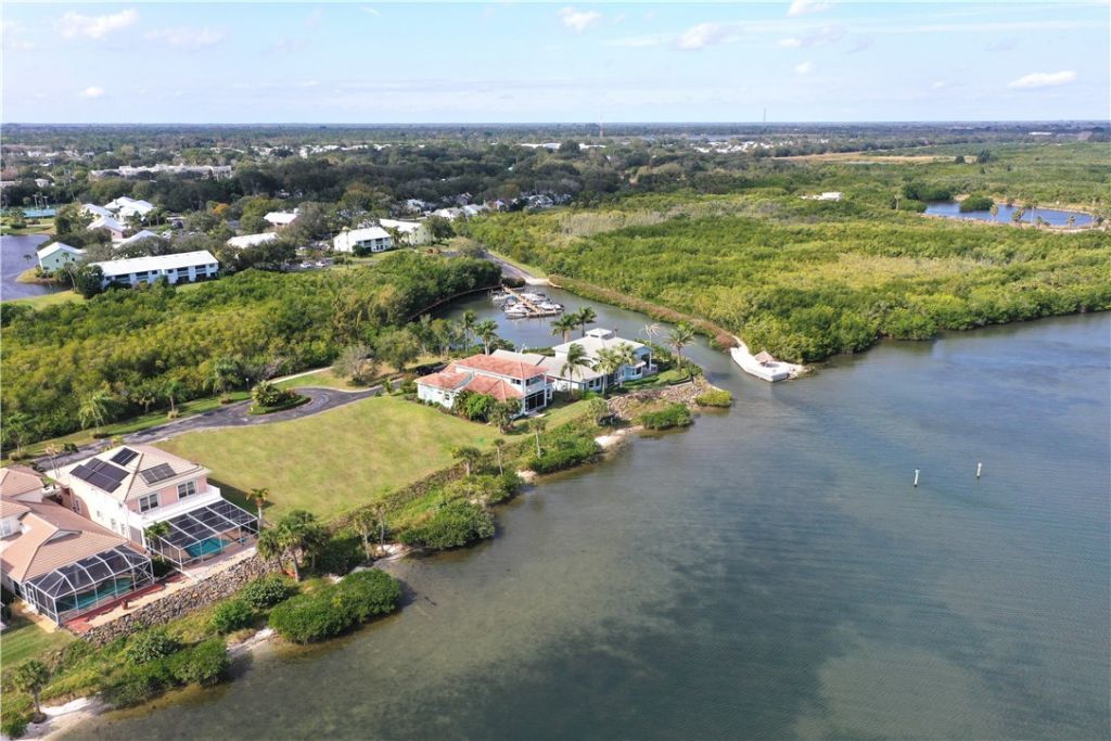 9518 Riverside Drive, Sebastian, FL 32958 Photo