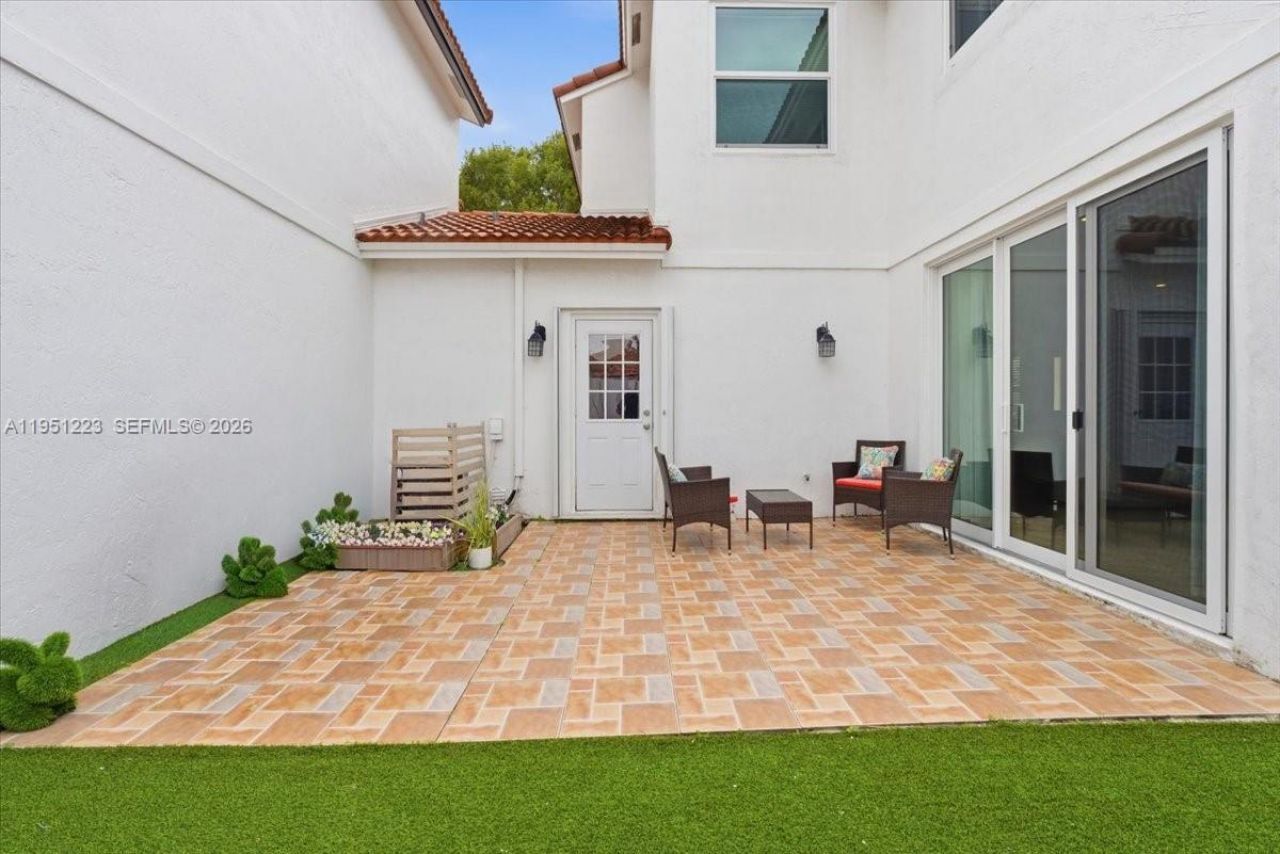 17303 NW 6th Ct, Pembroke Pines, FL 33029 Photo