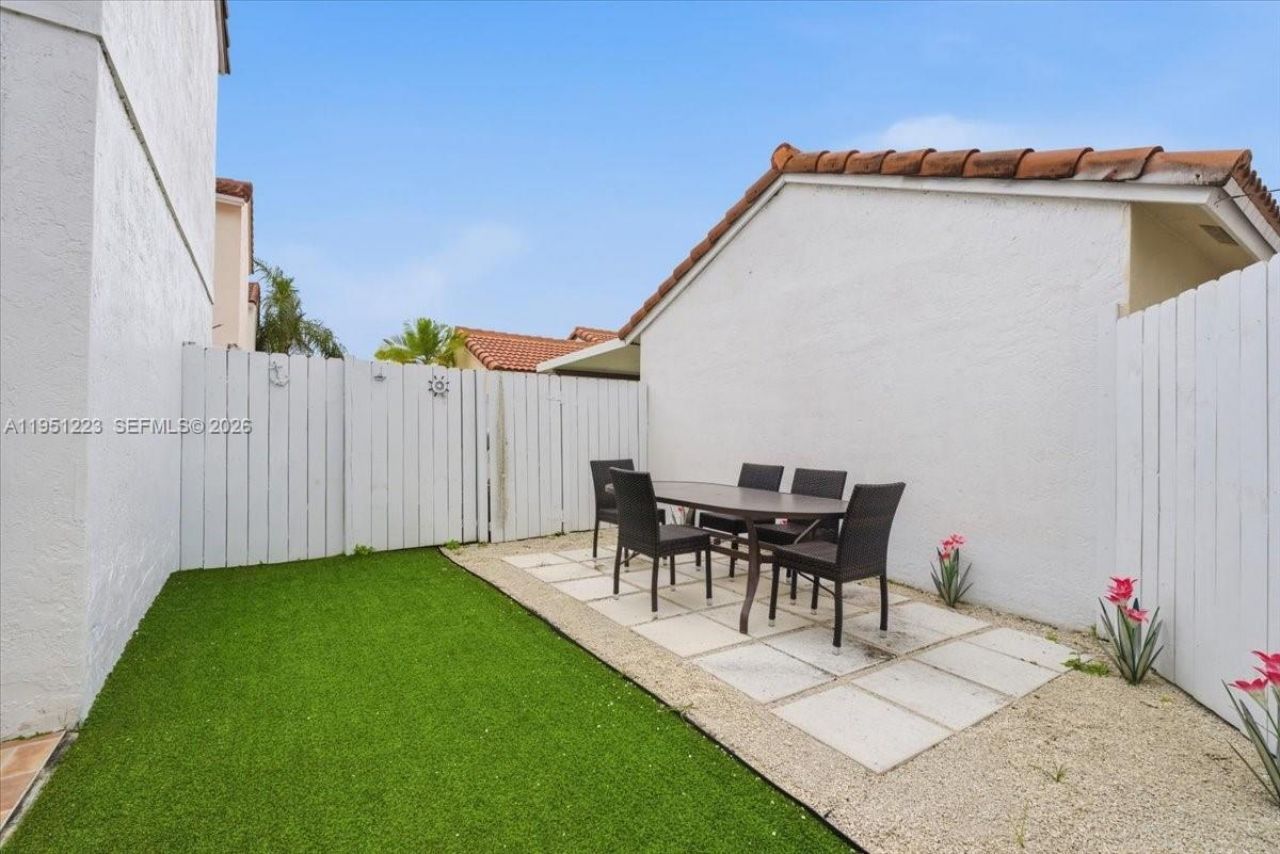 17303 NW 6th Ct, Pembroke Pines, FL 33029 Photo