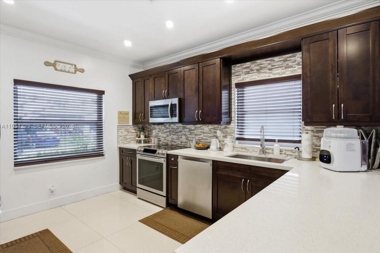 17303 NW 6th Ct, Pembroke Pines, FL 33029 Photo