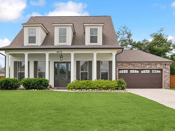 9574 W Terran Ln, Westwego, LA 70094