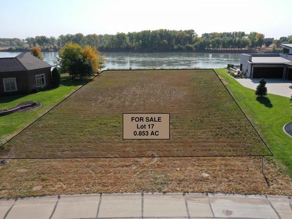 17 Spanish Bay, Dakota Dunes, SD 57049