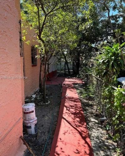 1328 NW 31st St, Miami, FL 33142 Photo