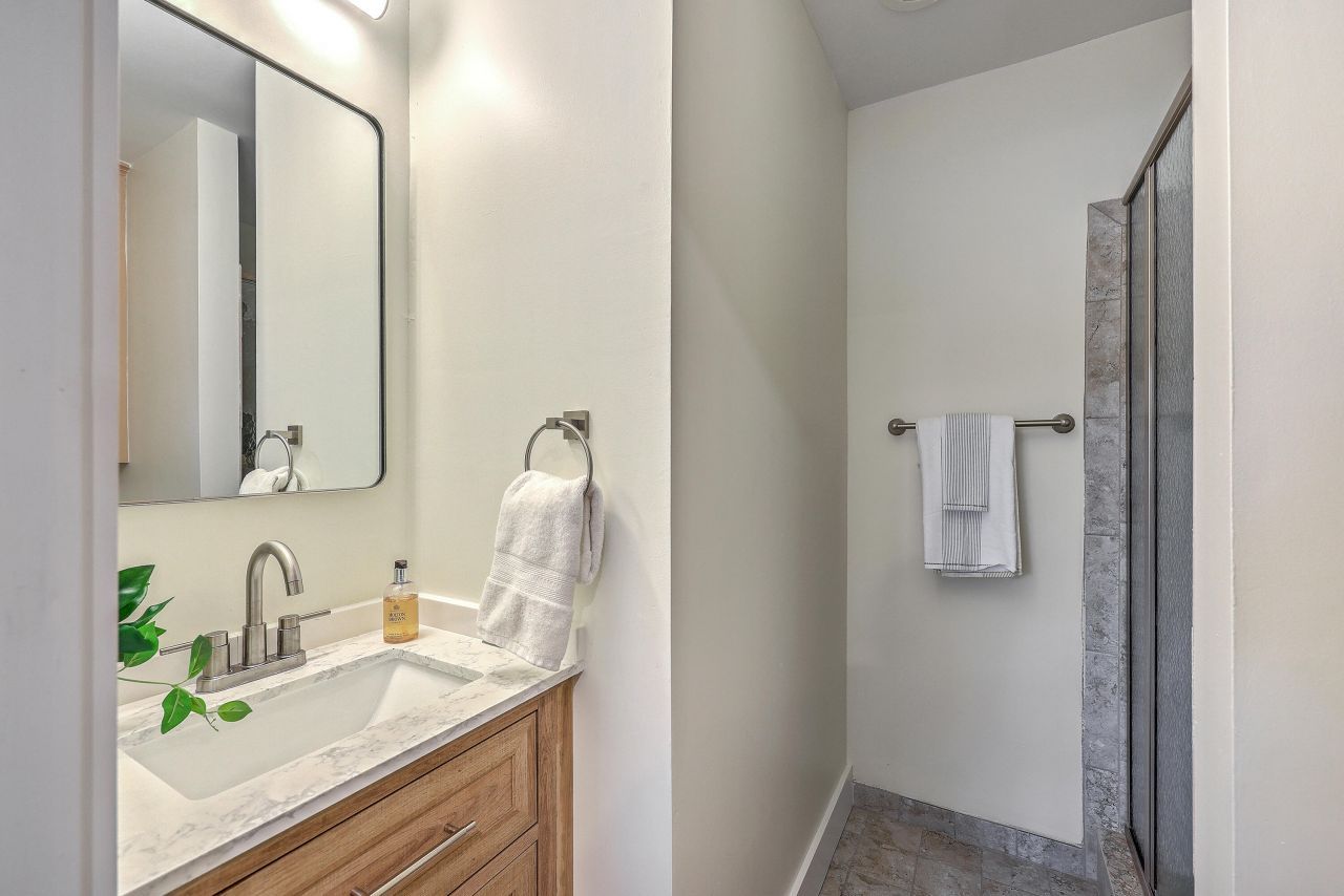 15 Windsor Drive Photo 11