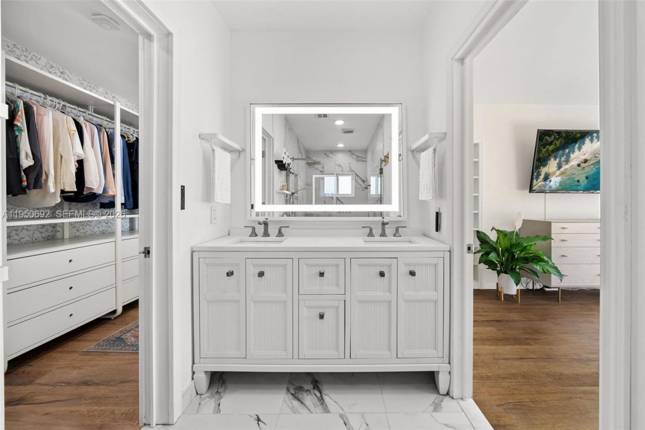 7770 Hawthorne Ave, Miami Beach, FL 33141 Photo