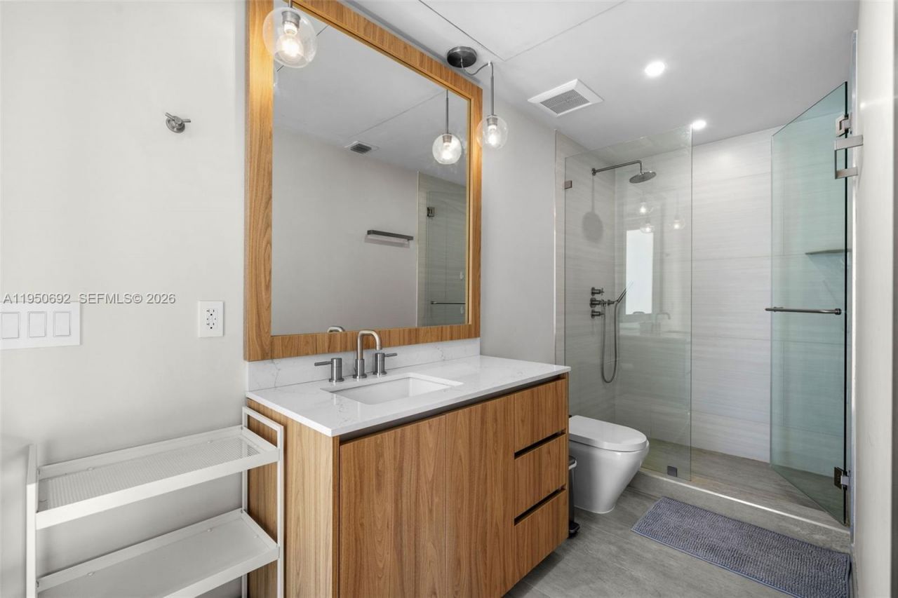 7770 Hawthorne Ave, Miami Beach, FL 33141 Photo