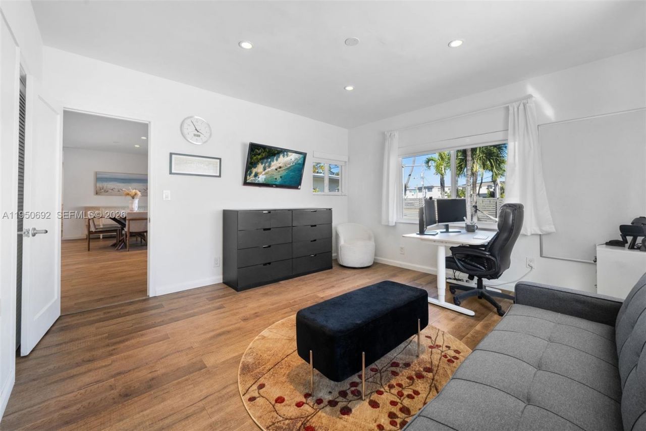 7770 Hawthorne Ave, Miami Beach, FL 33141 Photo