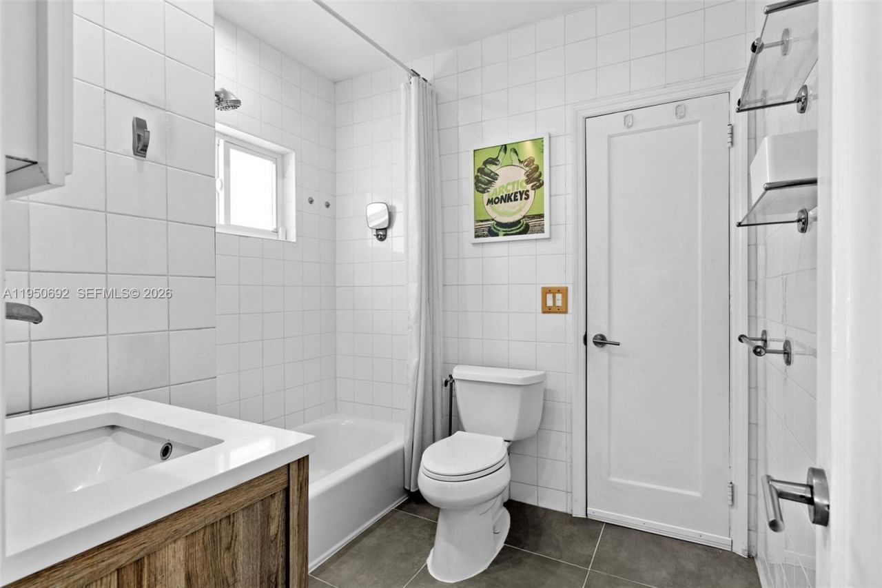 7770 Hawthorne Ave, Miami Beach, FL 33141 Photo