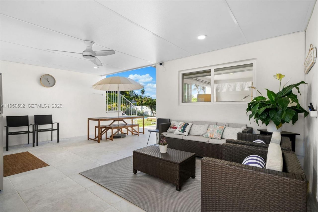 7770 Hawthorne Ave, Miami Beach, FL 33141 Photo