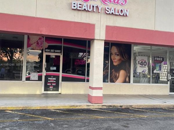 627 S State Road 7 , Hollywood, FL 33023