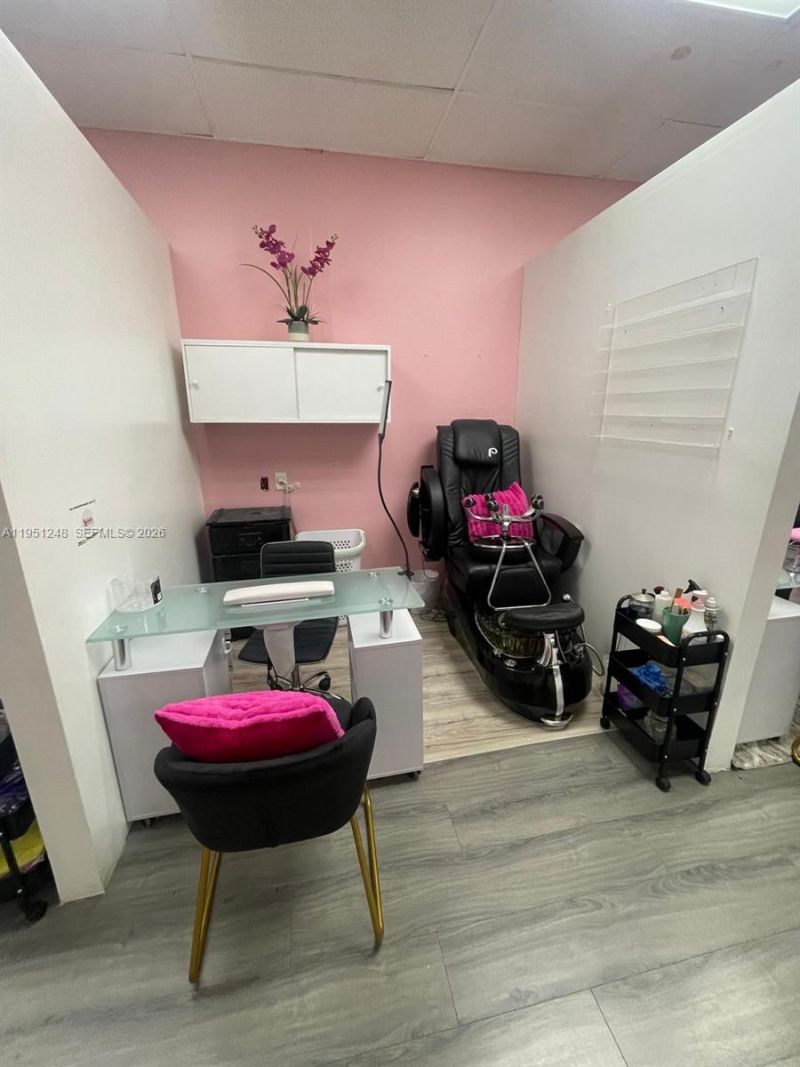 627 S State Road 7 , Hollywood, FL 33023 Photo