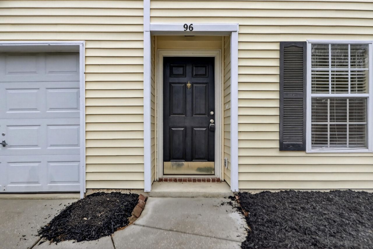 96 Blue Jasmine Lane Photo 2