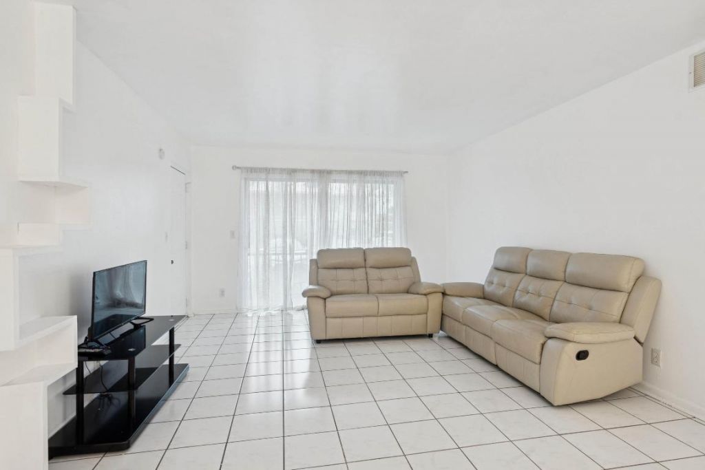 9930 Pineapple Tree Drive, Unit 112, Boynton Beach, FL 33436 Photo