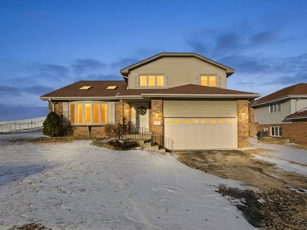 51 Evergreen Drive, Lemont, IL 60439