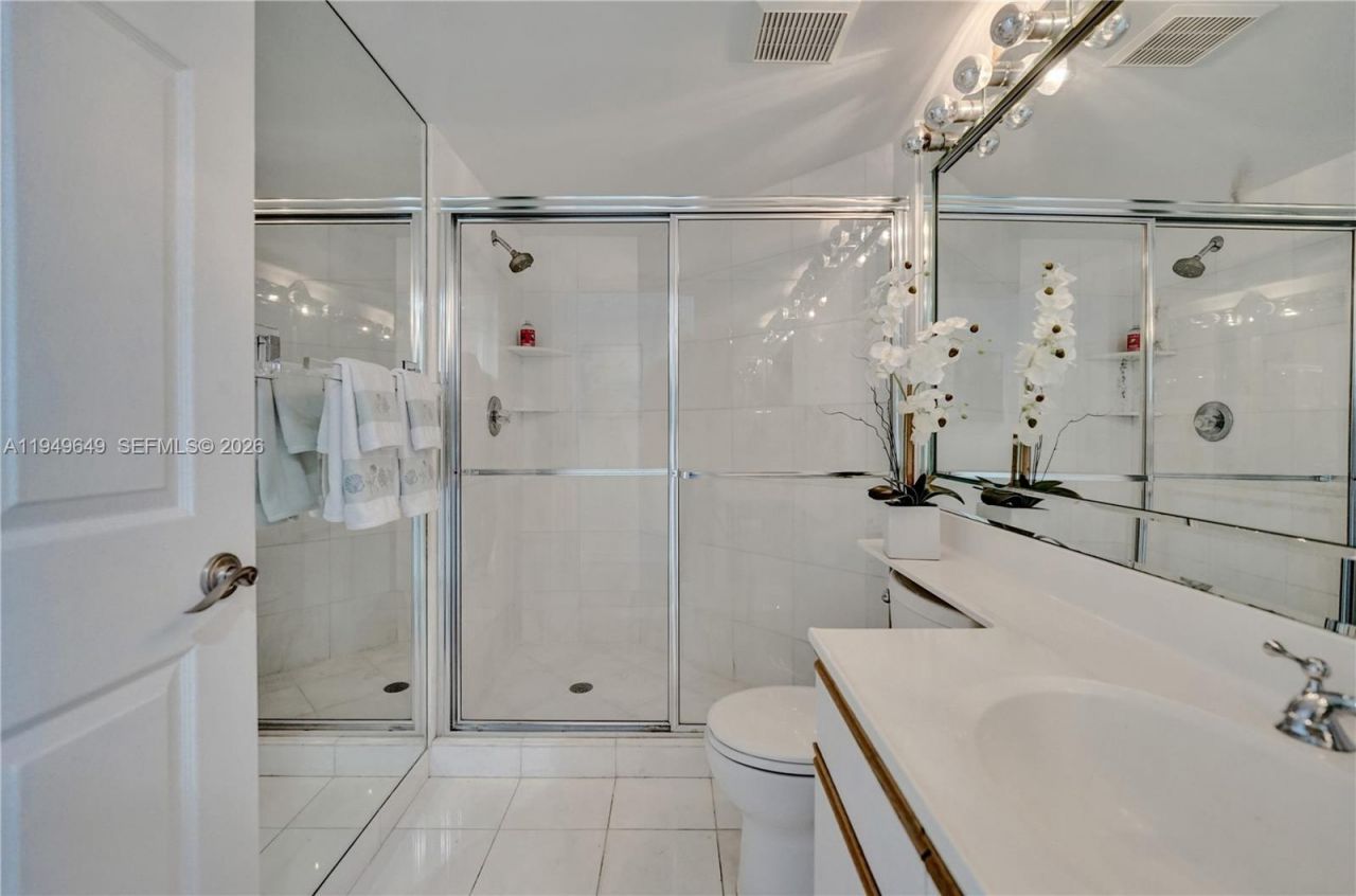 3500 Mystic Pointe Dr , Unit 3601, Aventura, FL 33180 Photo