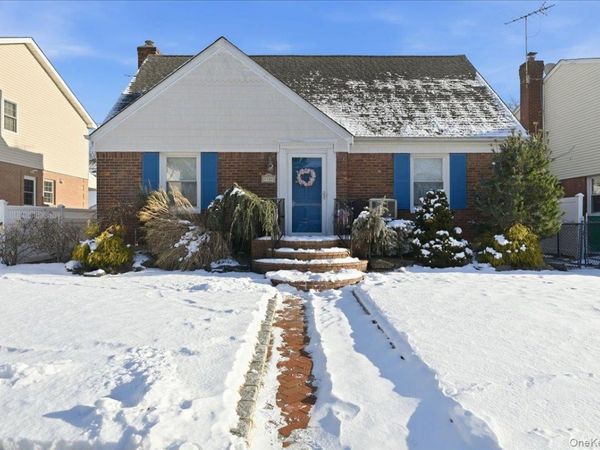 38 Irving Lane, New Hyde Park, NY 11040