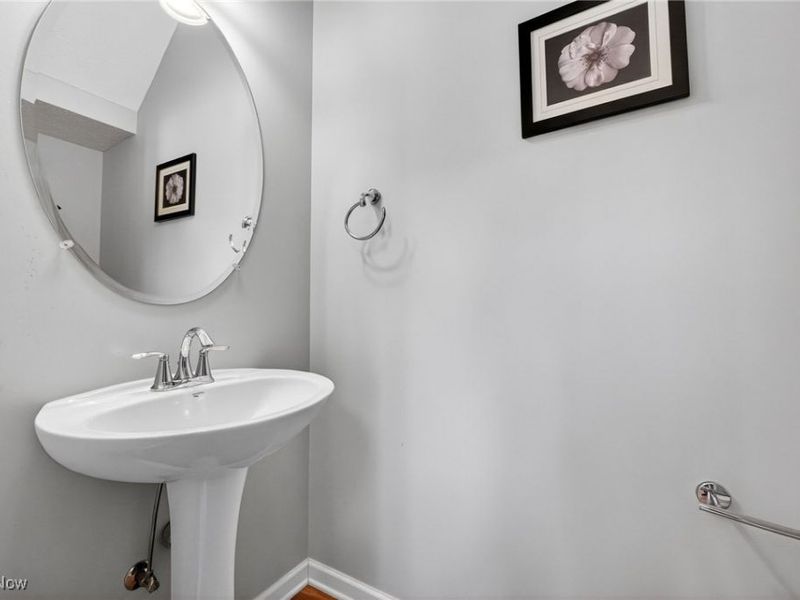 300 Lakewick Lane, Willowick, OH 44095 Photo 16