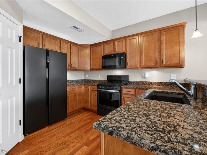 300 Lakewick Lane, Willowick, OH 44095 Photo 5