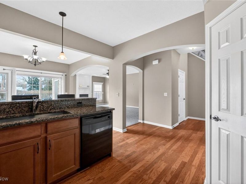 300 Lakewick Lane, Willowick, OH 44095 Photo 6