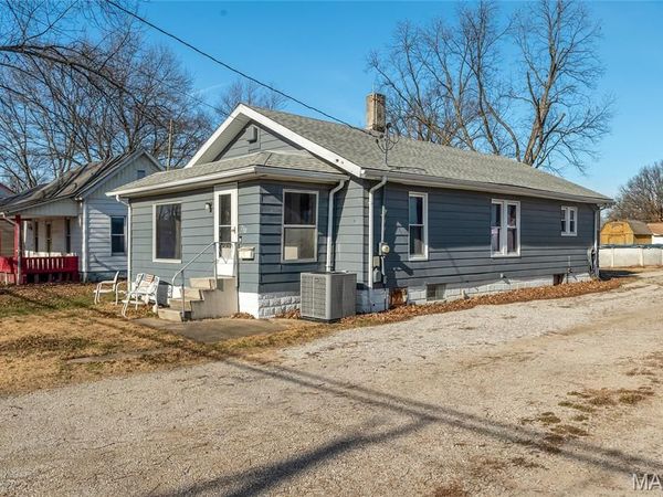 732 E Park Street, Duquoin, IL 62832