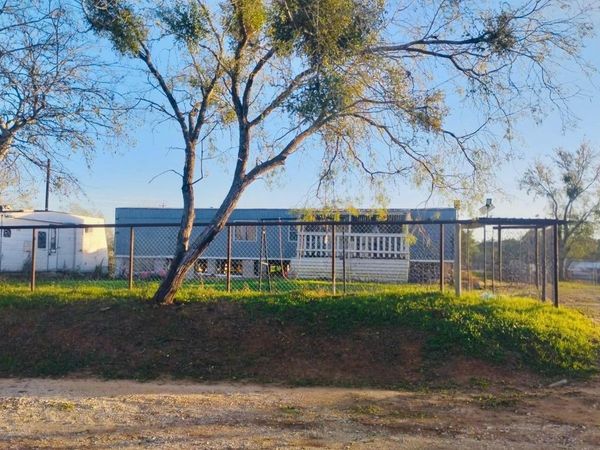 55 W County Road 159, Leesville, TX 78122