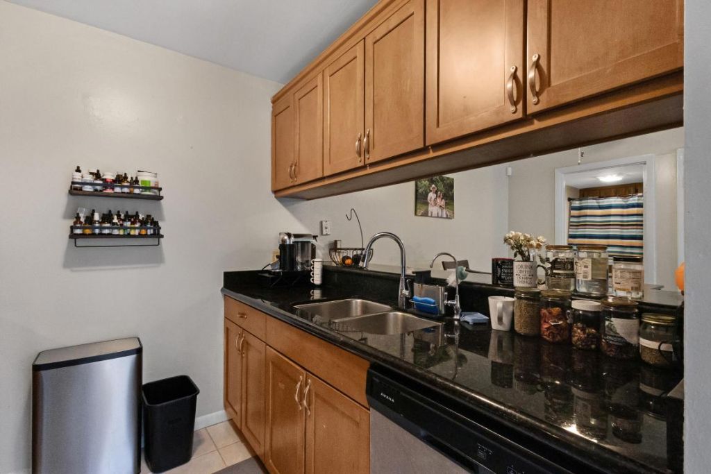 245 Charter Way, West Palm Beach, FL 33407 Photo