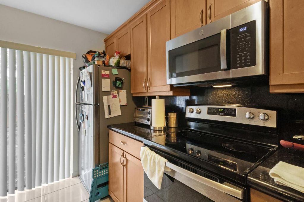 245 Charter Way, West Palm Beach, FL 33407 Photo