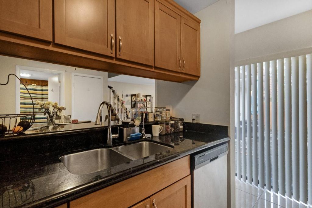 245 Charter Way, West Palm Beach, FL 33407 Photo