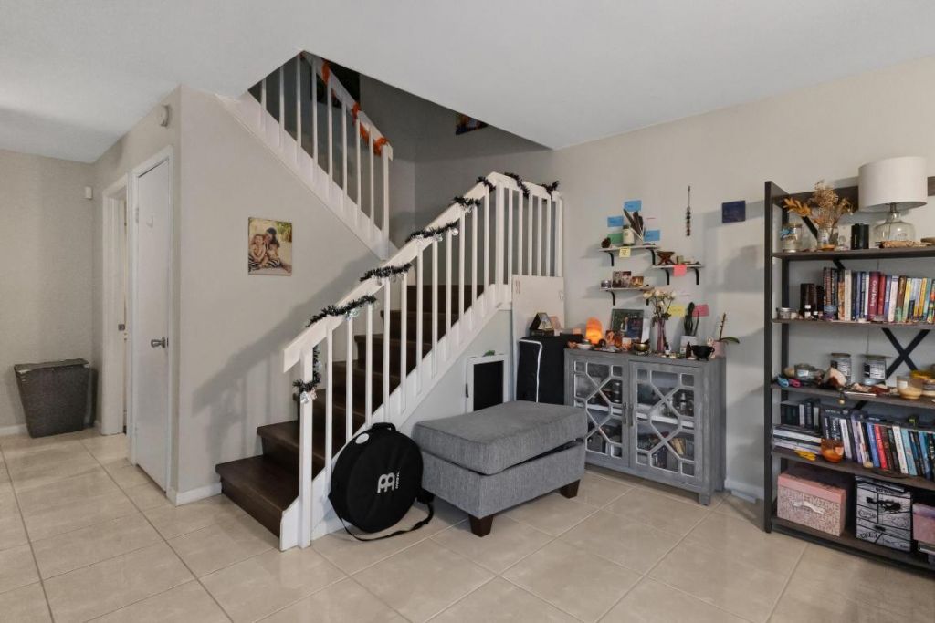 245 Charter Way, West Palm Beach, FL 33407 Photo